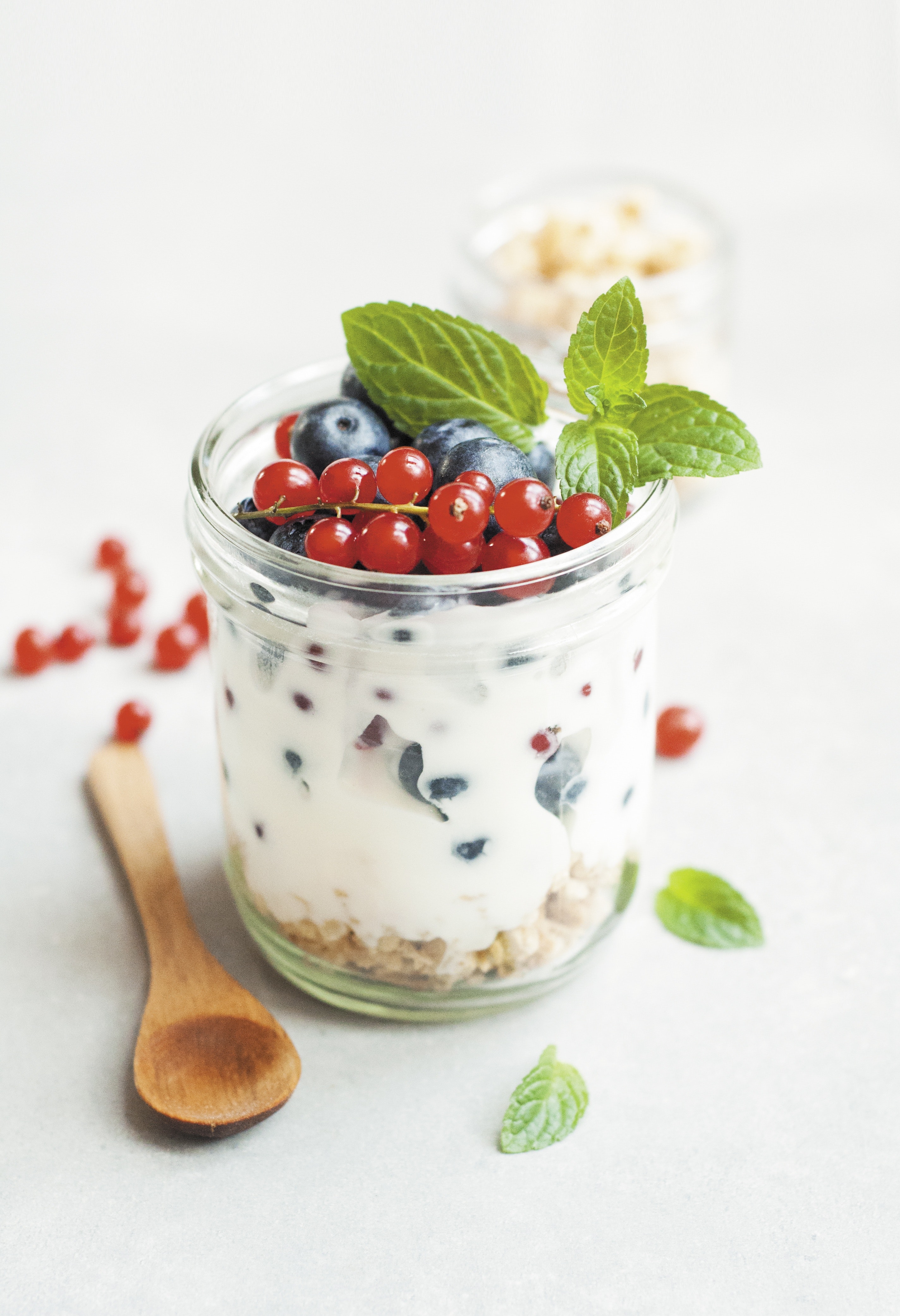 yogurt with fruit and granola